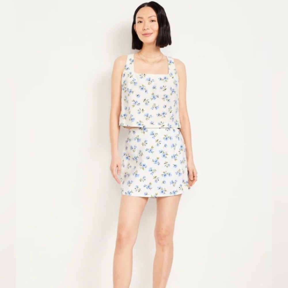 NWT Old Navy Floral Crop Top - Blue and Cream